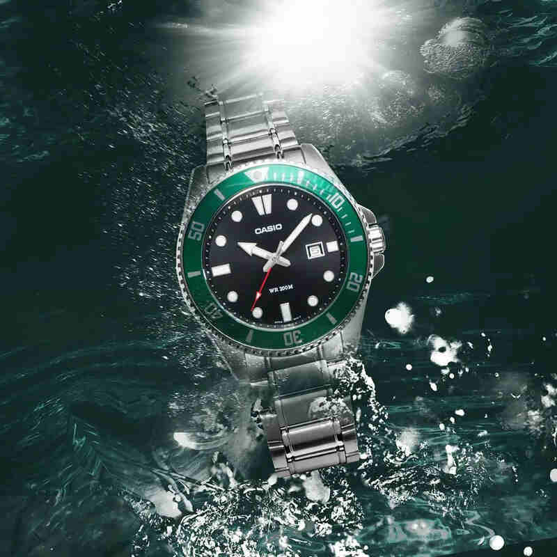 Men’s Diver-Style Stainless Steel Watch – 200M Water Resistance