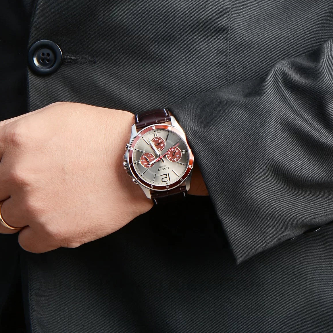 Elegant Silver Quartz Watch with Brown Leather Strap – Multifunction Display